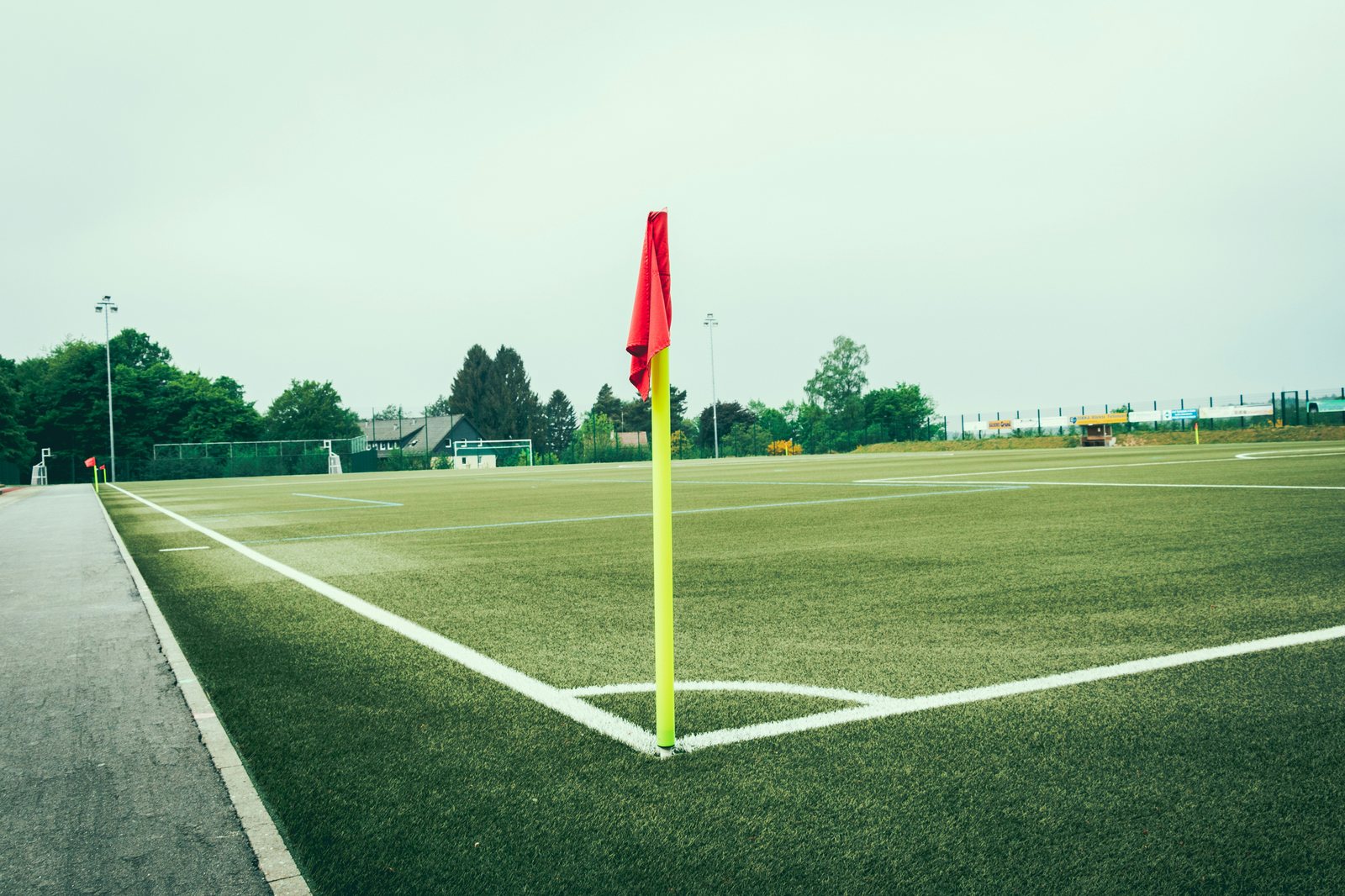 利物浦球迷未助阿邦拉霍反拍照引热议